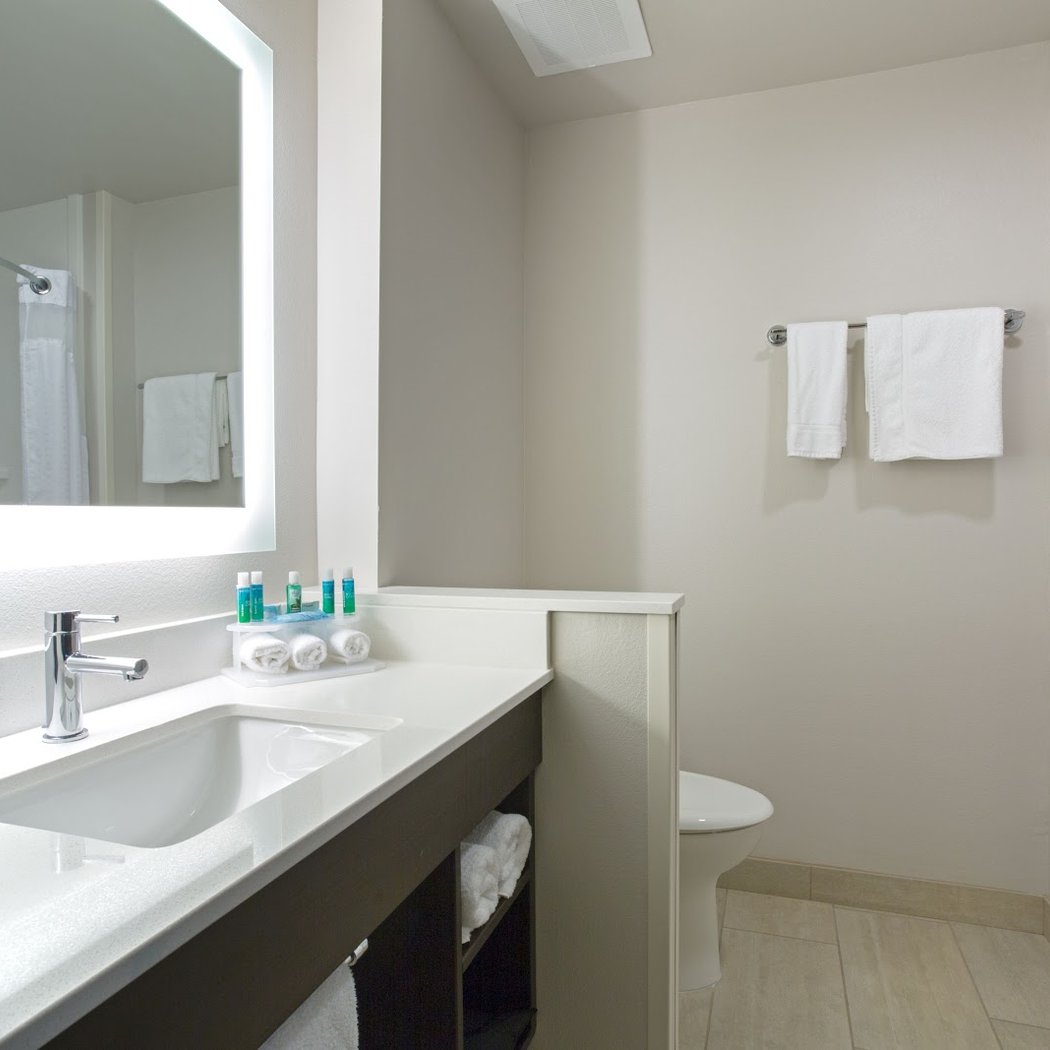 Holiday Inn Express & Suites Lincoln I - 80 by IHG 3